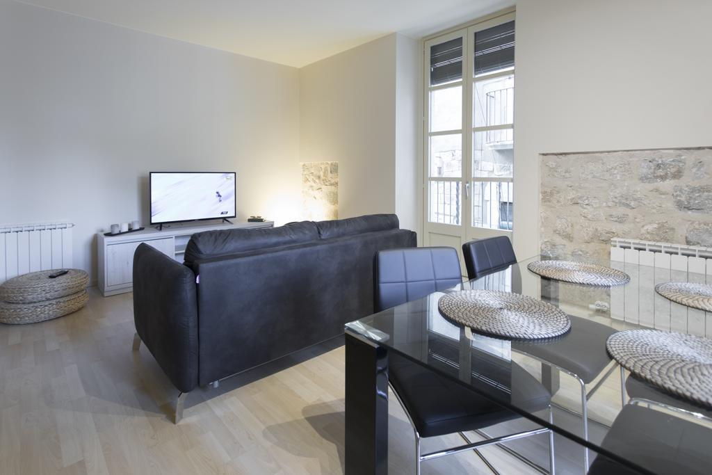 Bravissimo Cort Reial-2B Apartment Girona Bagian luar foto