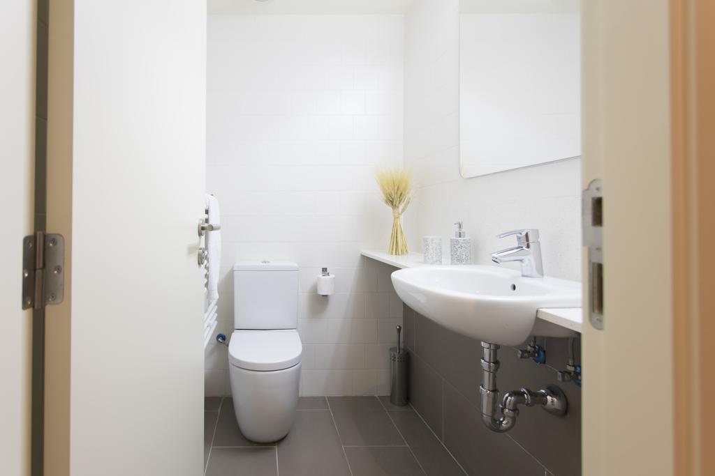 Bravissimo Cort Reial-2B Apartment Girona Bagian luar foto
